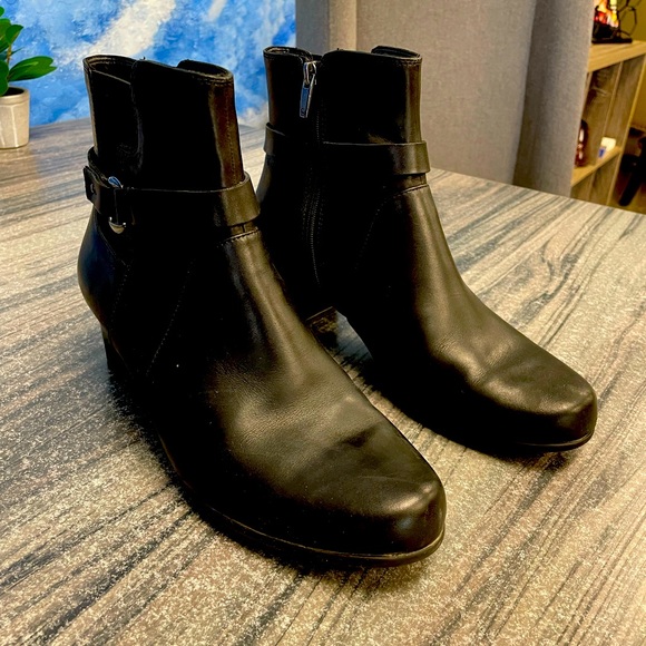Unstructured by Clark’s Ankle Boots - Picture 1 of 11